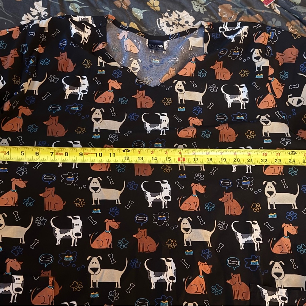 Zoe+Chloe Very Cute Black Dog Print Scrub Top 2X - Picture 13 of 16
